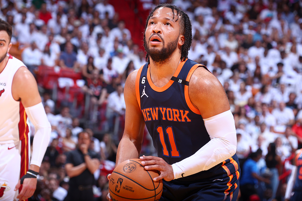 Jalen Brunson of the New York Knicks is about to shoot a free throw in Game 6 of the NBA Eastern Conference semifinals against the Miami Heat at the Kaseya Center in Miami, Florida, May 12, 2023. /CFP