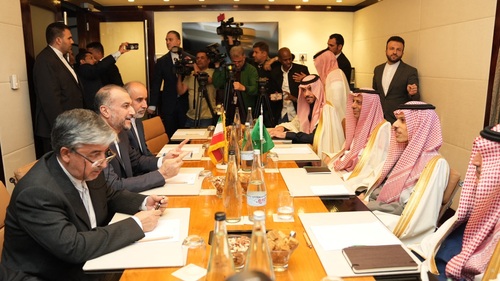 A handout picture shows Iranian Foreign Minister Hossein Amir-Abdollahian (2nd left) meeting with his Saudi counterpart Faisal bin Farhan (2nd right) in Cape Town, South Africa, June 2, 2023. /Iranian Foreign Ministry
