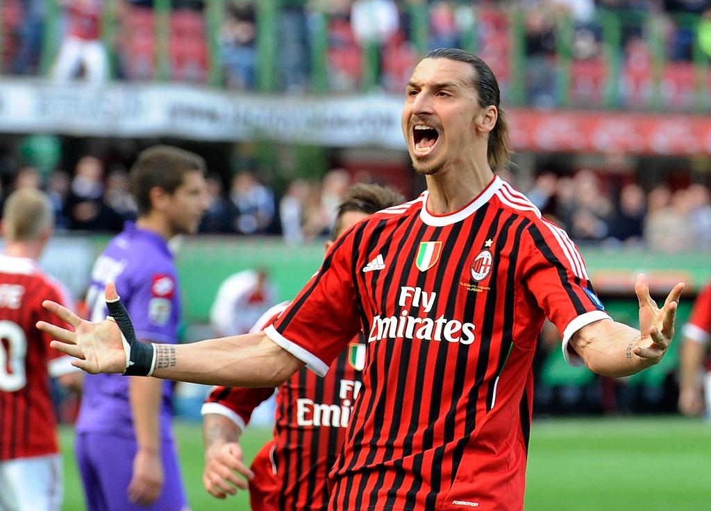 Zlatan Ibrahimovic of AC Milan celebrates after scoring the opening goal during their Serie A clash with Fiorentina at Stadio Giuseppe Meazza in Milan, Italy, April 7, 2012. /CFP