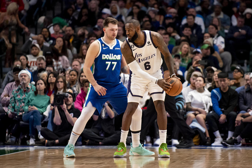 Luka Doncic (#77) of the Dallas Mavericks guards LeBron James of the Los Angeles Lakers in the game at the American Airlines Center in Dallas, Texas, December 25, 2022. /CFP