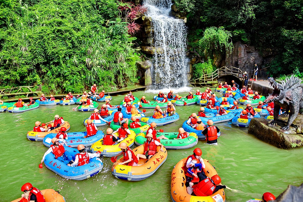 Tourists enjoy drifting on rubber boats at the Dajinshan scenic spot in Ganzhou, Jiangxi Province, June 5, 2023. /CFP