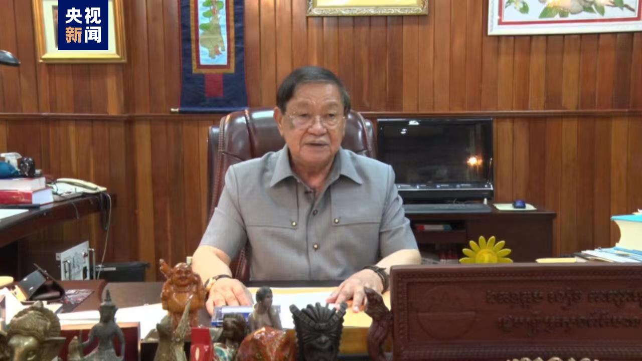 Minister informacji Kambodży Kyu Kanharith wygłasza przemówienie wideo podczas ceremonii otwarcia Forum Partnerstwa Medialnego ASEAN 2023, 6 czerwca 2023 r.  /CMG