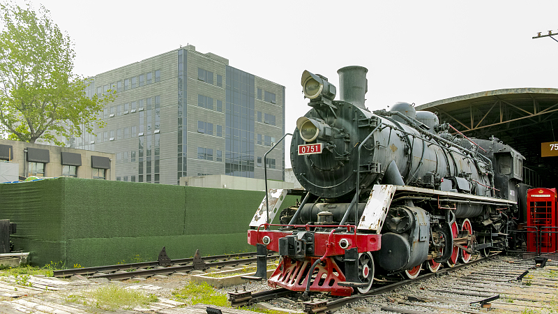 A locomotive at 751D·PARK Design Plaza in Beijing /CFP