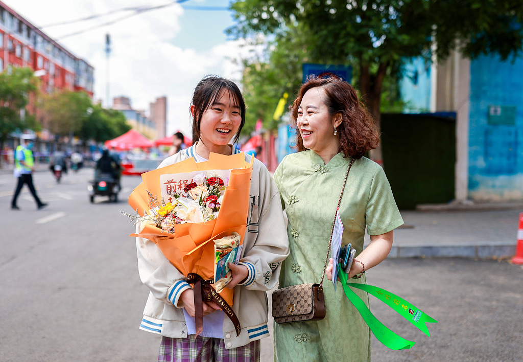 A mom talks to her daughter happily after the girl completes the first subject of the gaokao in Hohhot, Inner Mongolia on June 7, 2023. /CFP