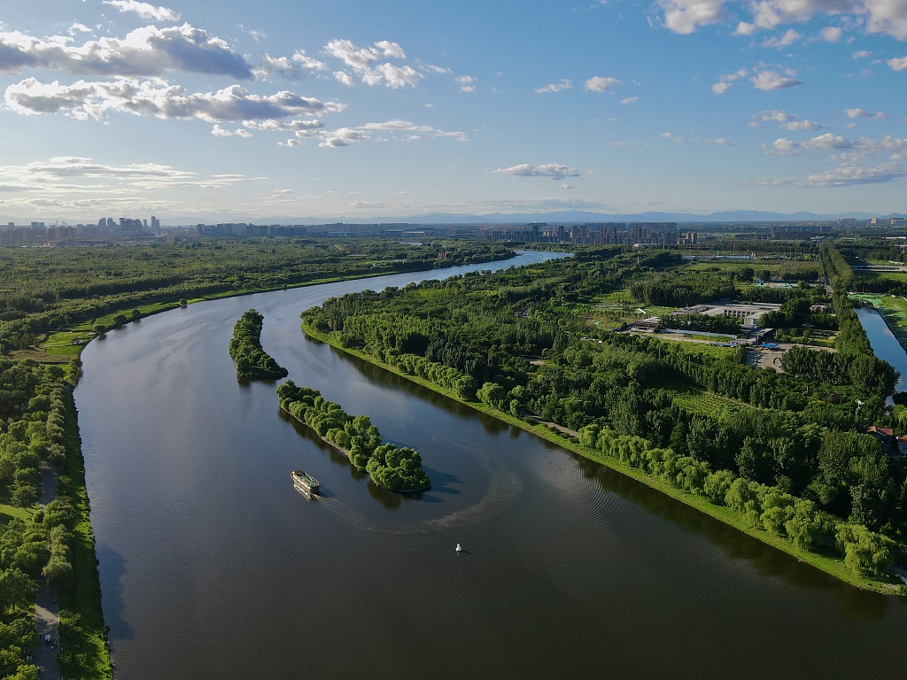 A bird's-eye view of the Grand Canal Forest Park in Beijing's Tongzhou District /CFP