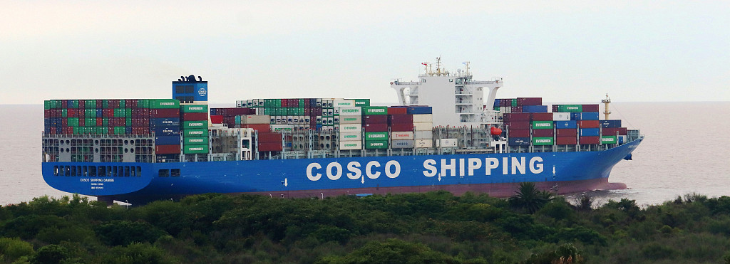 The container ship of China COSCO Shipping Group leaves Buenos Aires Port in Buenos Aires, Argentina On February 3, 2022. /CFP