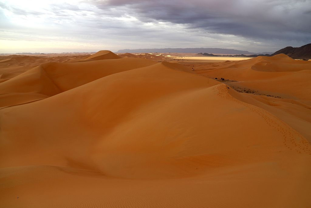 A general view taken on December 3, 2022, shows the sunrise on the Chiriet dunes, north-east of Iferouane at the beginning of the Tenere portion of the Sahara desert. /CFP