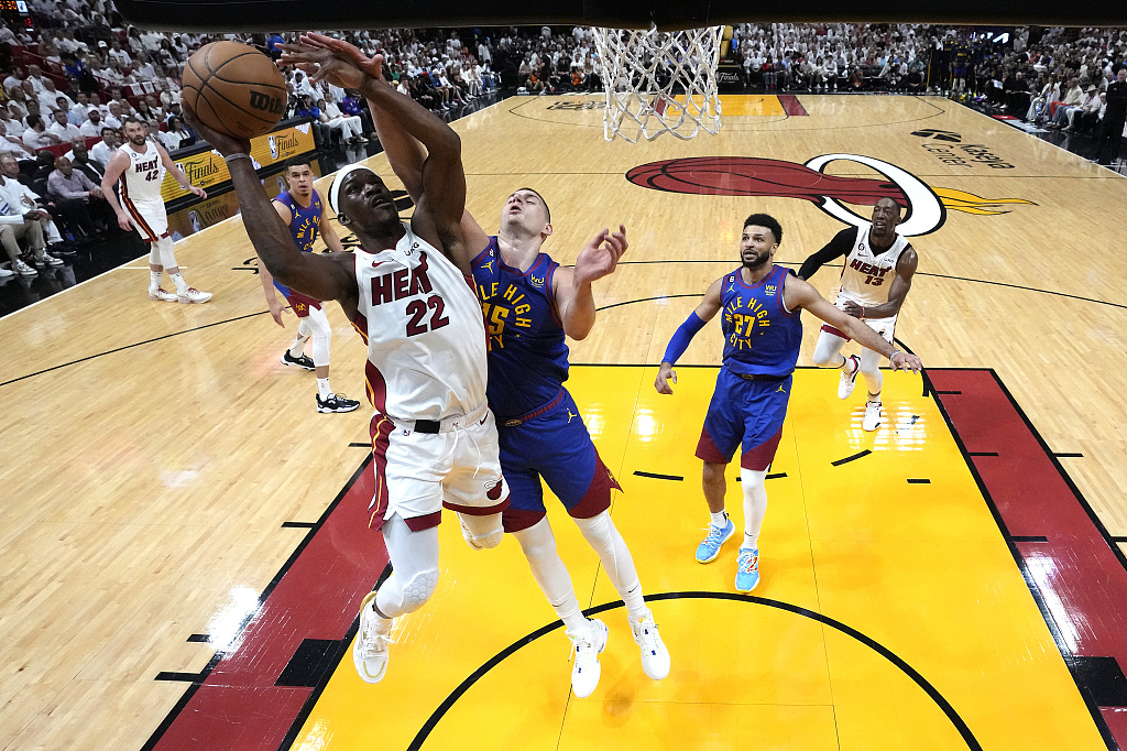 Jimmy Butler (#22) of the Miami Heat drives toward the rim in Game 3 of the NBA Finals against the Denver Nuggets at the Kaseya Center in Miami, Florida, June 7, 2023. /CFP