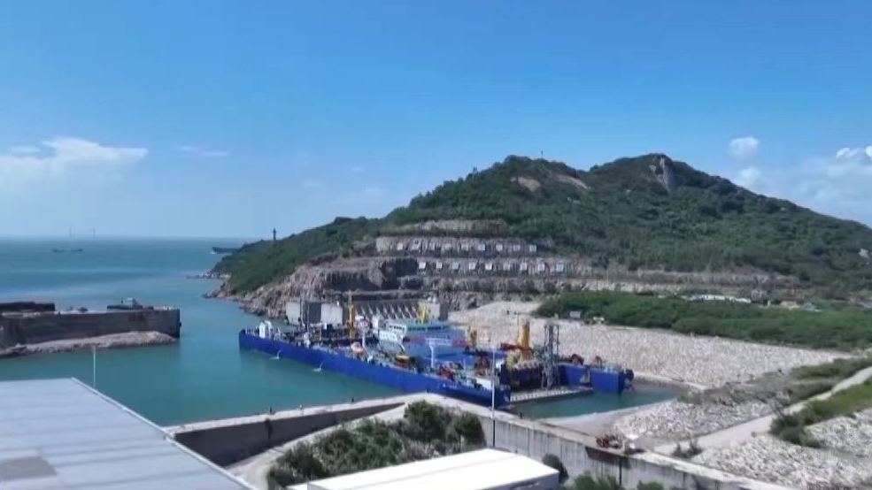 The subsea tunnel of the Shenzhen-Zhongshan Link begins its last tube installation, June 8, 2023. /CMG