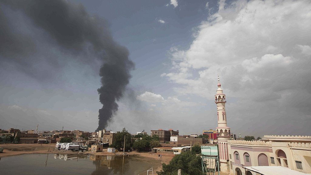 Smoke rises over Khartoum, Sudan, June 8, 2023. /CFP