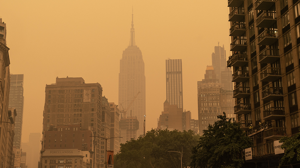 View of hazy New York City during bad air quality with smoke of Canadian wildfires brought in by wind, June 7, 2023. /CFP