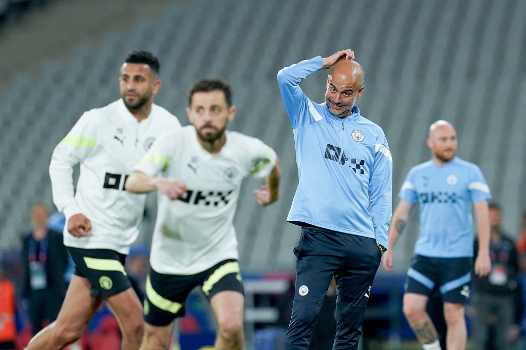 Pep Guardiola (R), manager of Manchester City, looks on during a training session ahead of the UEFA Champpions League final against Inter Milan at the Ataturk Olympic Stadium in Istanbul, Türkiye, June 9, 2023. /CFP