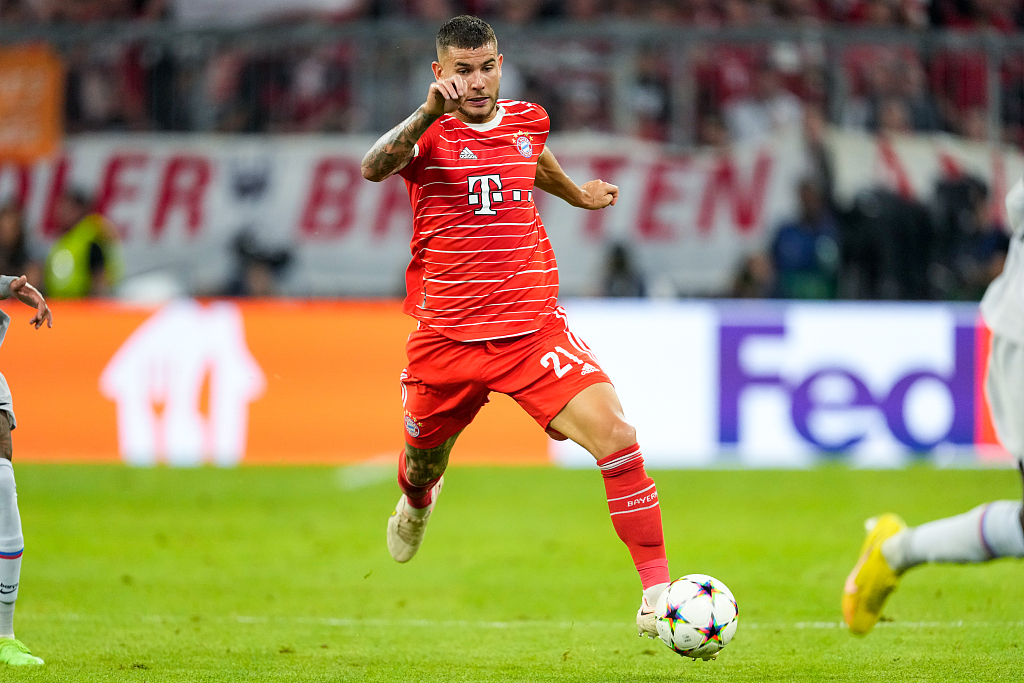 Lucas Hernandez of Bayern Munich dribbles in the UEFA Champions League group game against Barcelona at Allianz Arena in Munchen, Germany, September 13, 2022. /CFP 