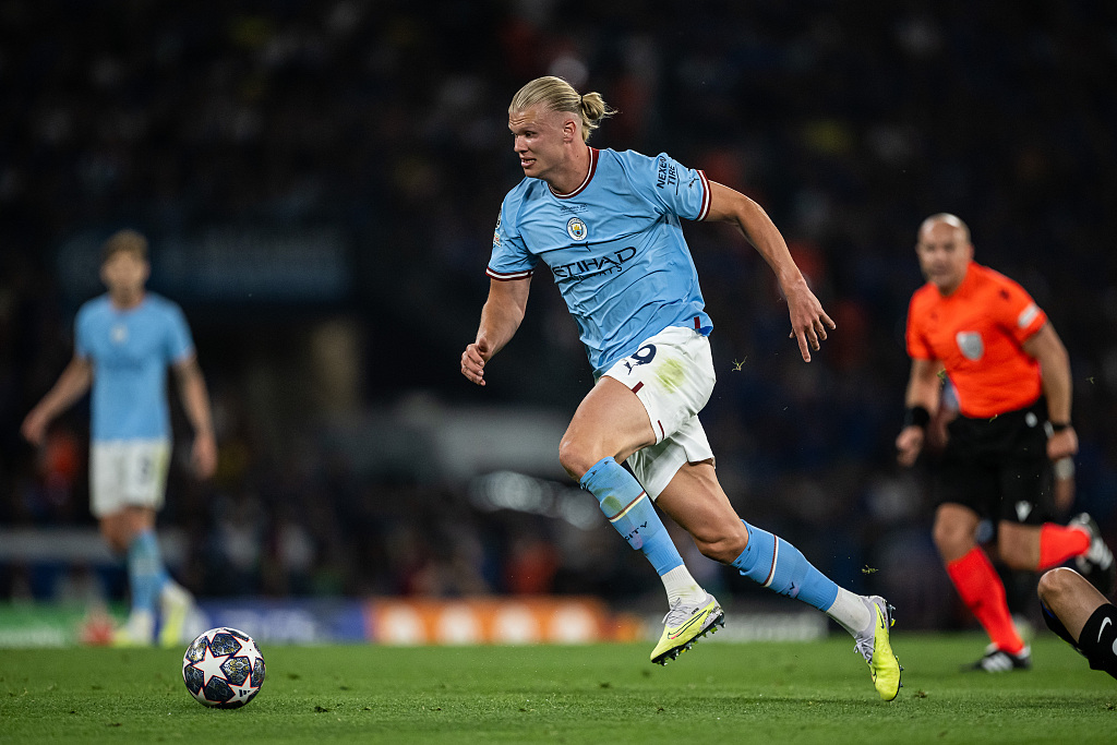 Erling Haaland of Manchester City drives forward in the UEFA Champions League final against Inter Milan at the Ataturk Olympic Stadium in Istanbul, Türkiye, June 10, 2023. /CFP