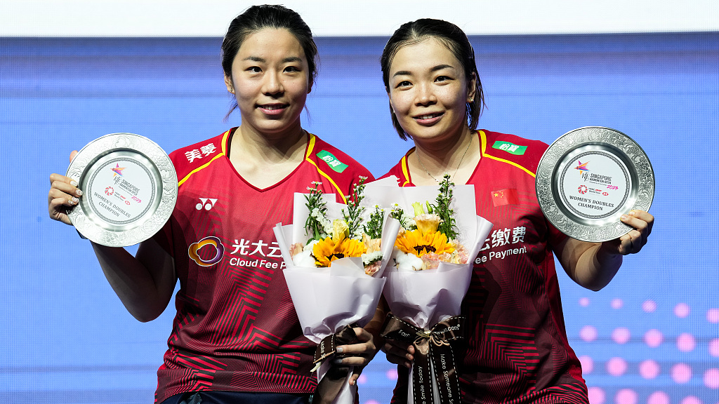 Jia Yifan (L) and Chen Qingchen celebrate after winning the women's doubles title at Singapore Badminton Open in Singapore, June 11, 2023. /CFP