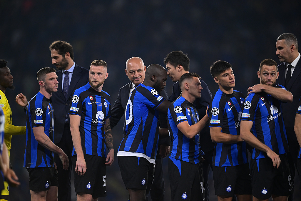Inter Milan players react after losing their Champions League final at Ataturk Olympic Stadium in Istanbul, Türkiye, June 10, 2023. /CFP