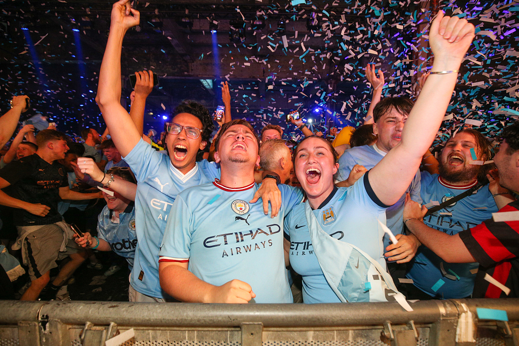 Manchester City fans celebrate at the Depot Mayfield following a screening of the Champions League final in Manchester, England, June 10, 2023. /CFP