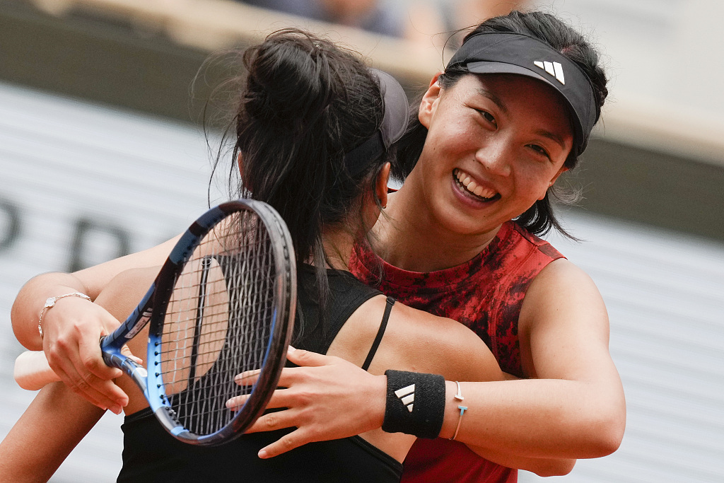 Wang Xinyu (R) of China hugs Hsieh Su-wei of Chinese Taipei after their French Open women's doubles final win at Roland Garros in Paris, France, June 11, 2023. /CFP