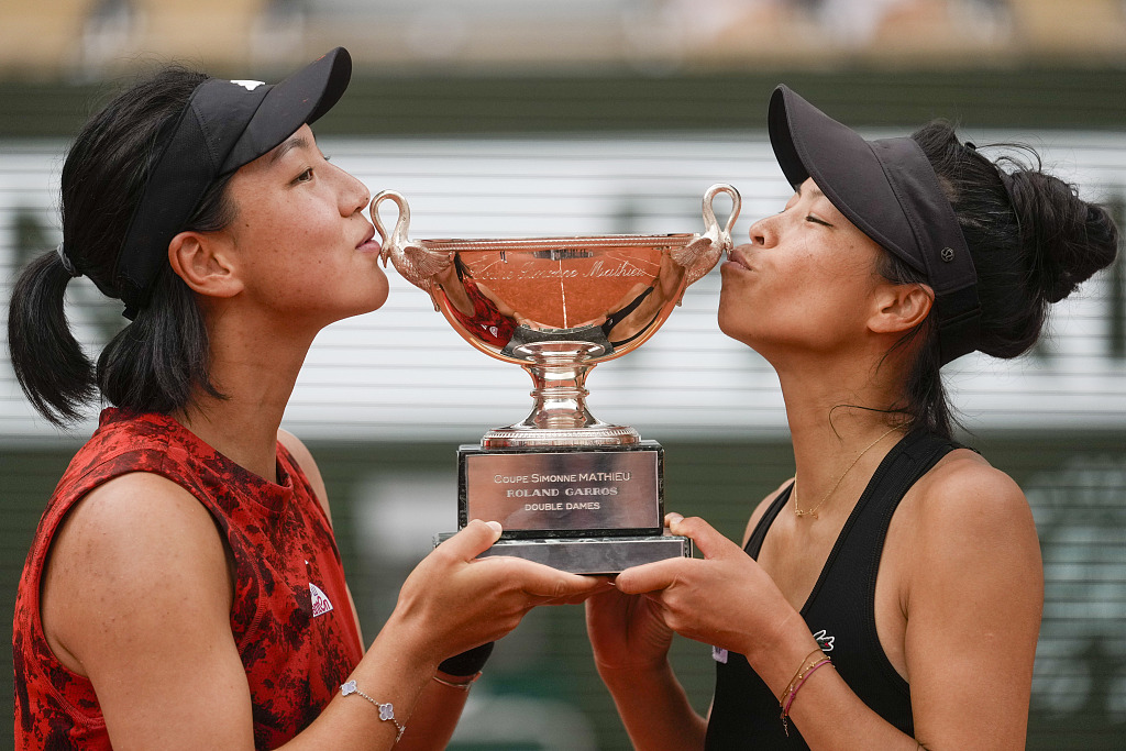 Wang Xinyu (L) of China and Hsieh Su-wei of Chinese Taipei kiss the trophy after their French Open women's doubles final win at Roland Garros in Paris, France, June 11, 2023. /CFP
