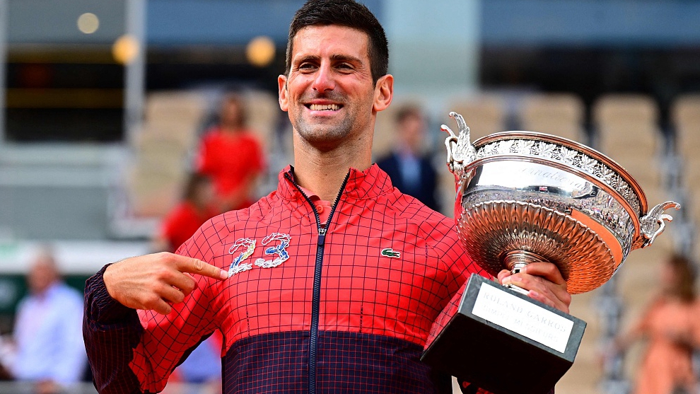 Serbia's Novak Djokovic poses with his trophy after the men's singles final of the French Open at the Court Philippe-Chatrier in Paris, France, June 11, 2023. /CFP