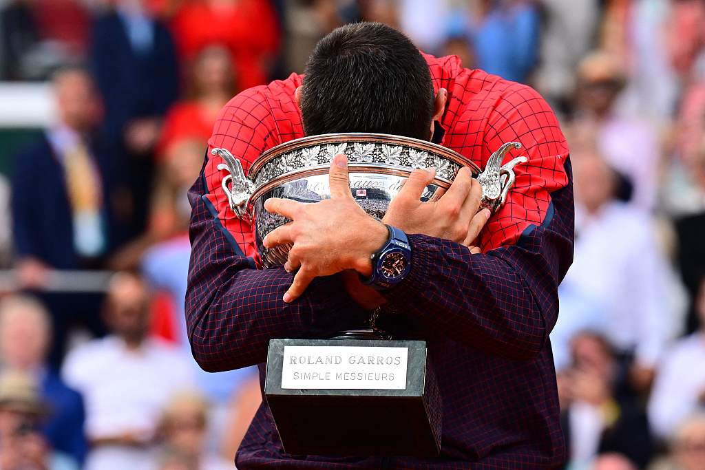 Novak Djokovic hugs his trophy as he celebrates his men's singles final win of the French Open at the Court Philippe-Chatrier in Paris, France, June 11, 2023. /CFP