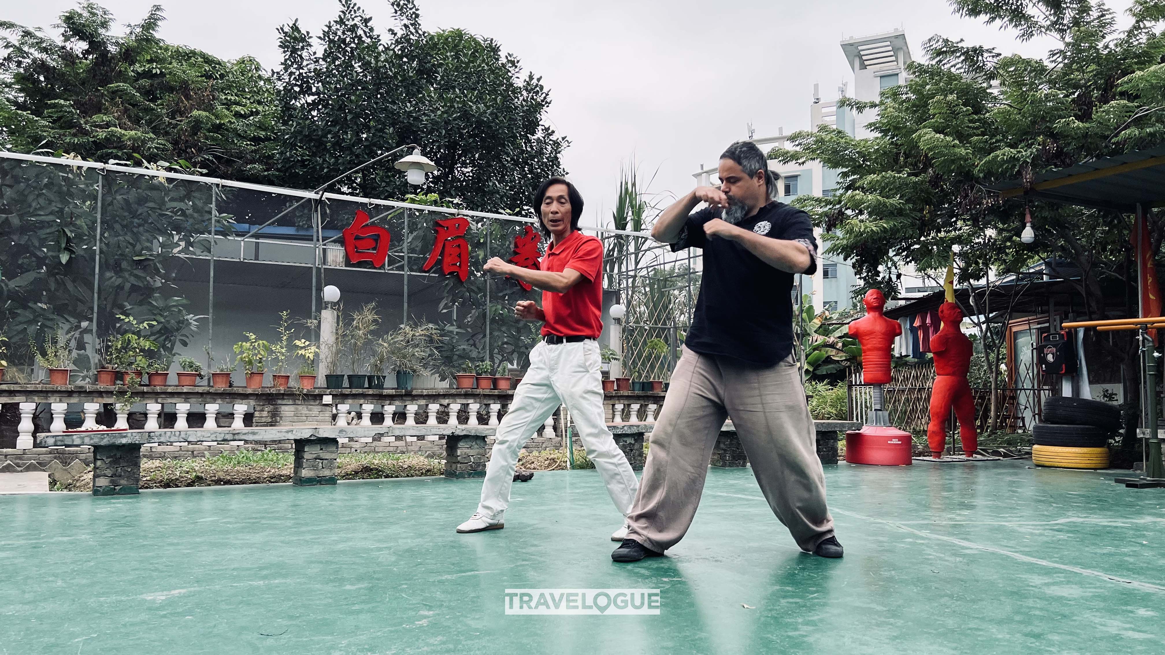 Master Liu Weixin practices kung fu movements with his apprentice in Foshan, south China's Guangdong Province. /CGTN 
