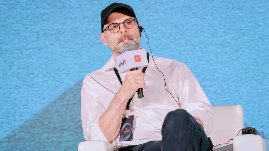 Pete Bebb delivering a speech at the forum, he is known for visual effects work in Inception (2010), The Dark Knight (2008) and Batman Begins (2005). /SIFF