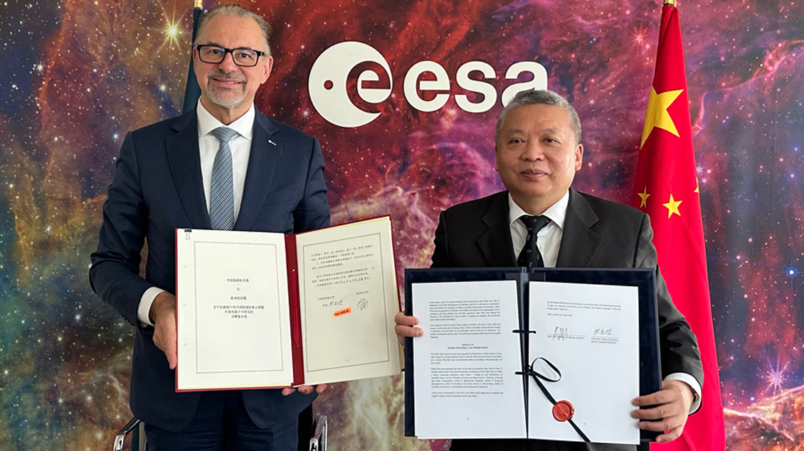Zhang Kejian (R), head of China National Space Administration signs memorandum with ESA Director Josef Aschbacher (L), June 8, 2023. /China National Space Administration