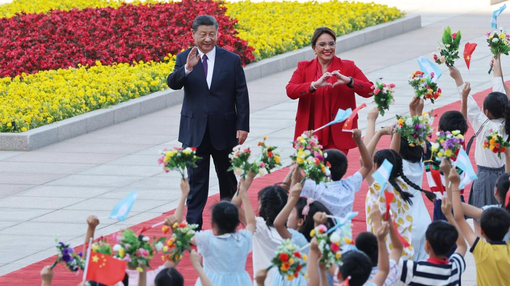 Chinese President Xi Jinping holds a welcoming ceremony for President of the Republic of Honduras Iris Xiomara Castro Sarmiento at the square outside the east entrance of the Great Hall of the People prior to their talks in Beijing, capital of China, June 12, 2023. /Xinhua