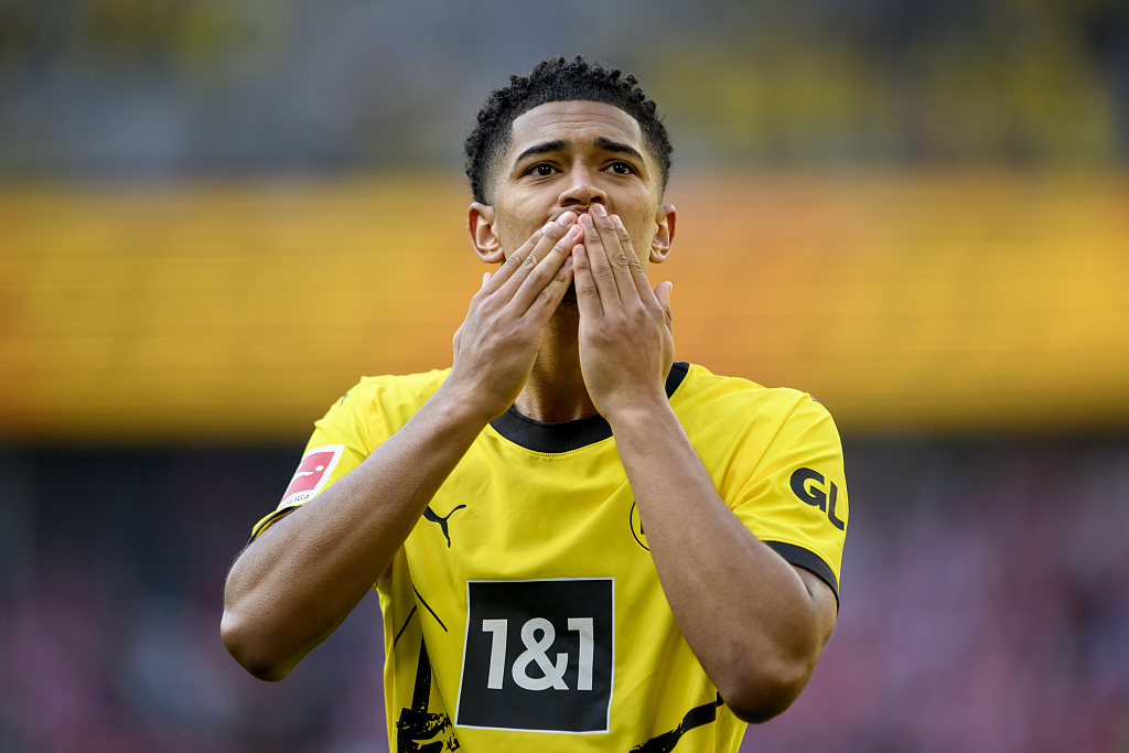 Jude Bellingham of Borussia Dortmund acknowledges the fans at Signal Iduna Park in Dortmund, Germany, May 27, 2023. /CFP