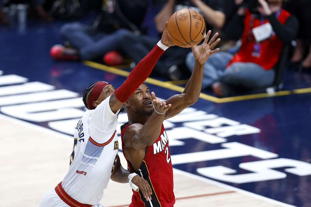 Kentavious Caldwell-Pope (L) of the Denver Nuggets guards Jimmy Butler of the Miami Heat in Game 5 of the NBA Finals at Ball Arena in Denver, Colorado, June 12, 2023. /CFP
