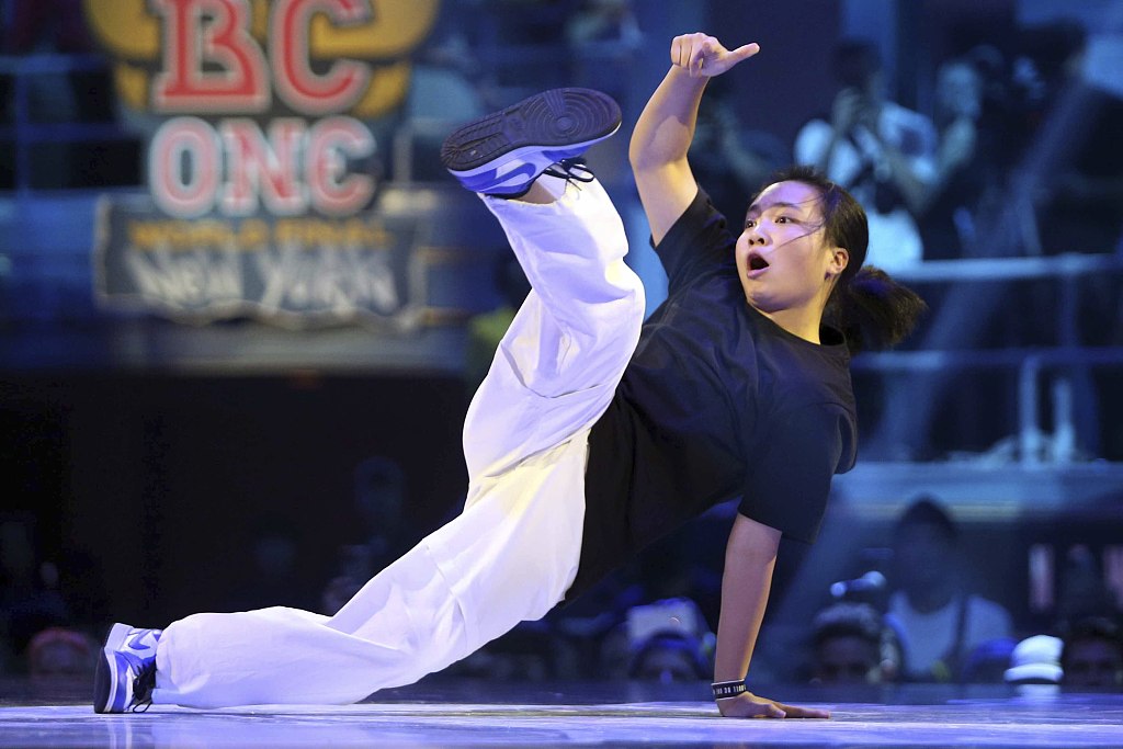 Breakdancer Liu Qingyi, known as B-Girl 671, from China performs during the Red Bull BC One World Final on November 12, 2022, at the Hammerstein Ballroom in New York. /CFP