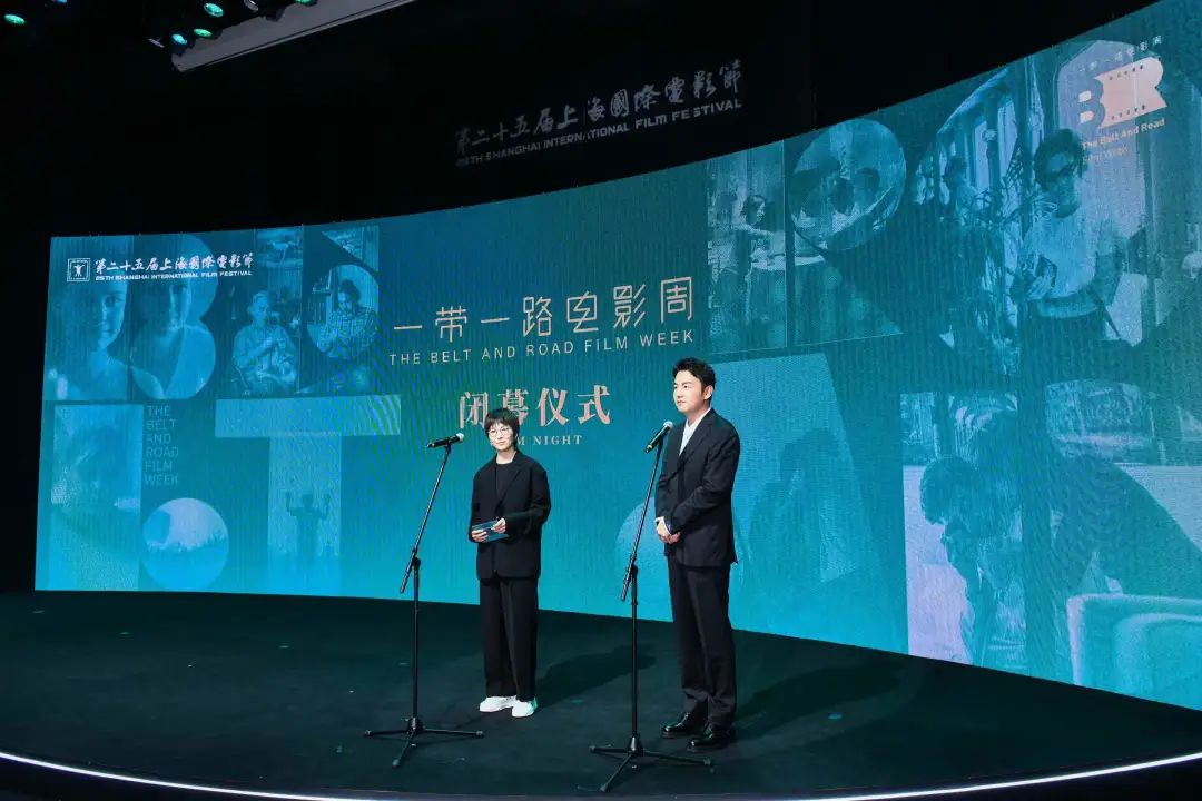 Chinese director Su Lun on the left and actor Lei Jiayin on the right at the closing ceremony of the Belt and Road Film Week on June 13, 2023. /SIFF 