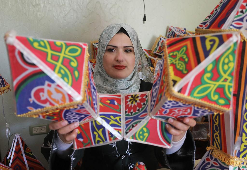 35-year-old Palestinian Ala Abu Salim displays the latest lantern works for Ramadan in Gaza City on February 25, 2023. /CFP