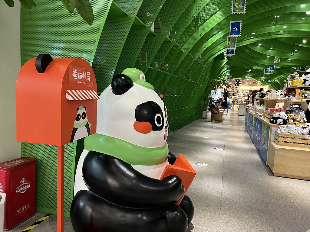 A panda-shaped mailbox stands at the Panda Post in Chengdu,Sichuan. /CFP