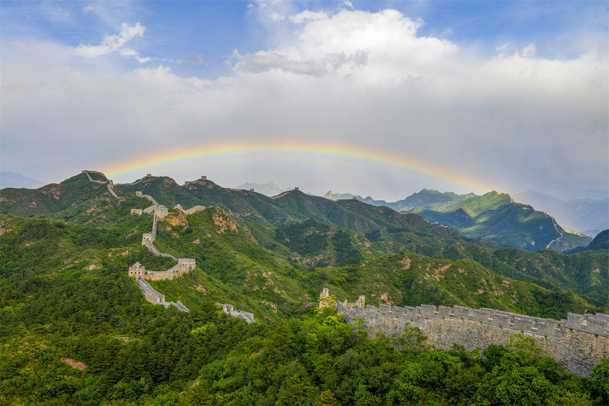 A rainbow appears at the Jinshanling section of the Great Wall in Hebei Province after some rainfall on June 3, 2023. /CNSPHOTO