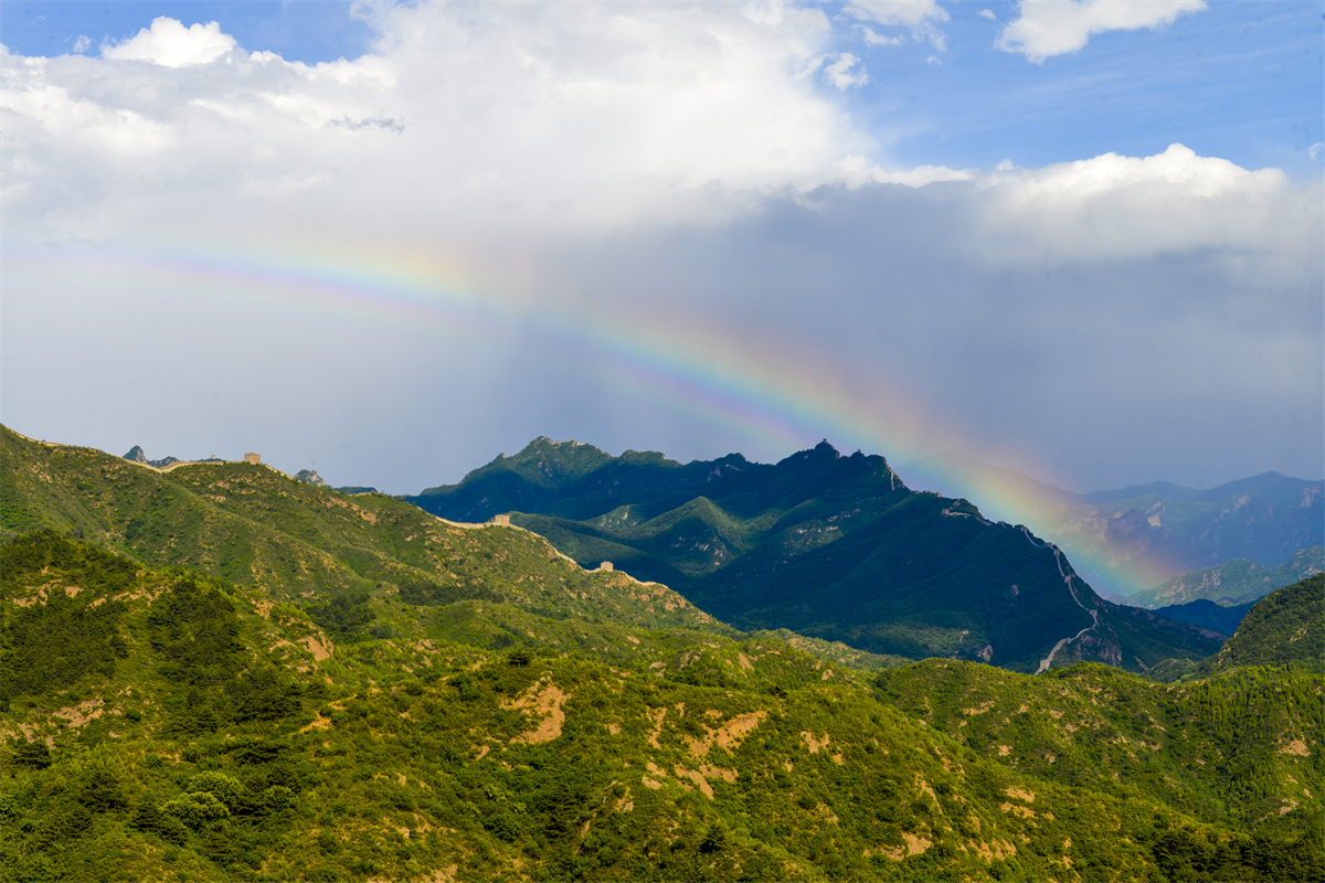 A rainbow appears at the Jinshanling section of the Great Wall in Hebei Province after some rainfall on June 3, 2023. /CNSPHOTO
