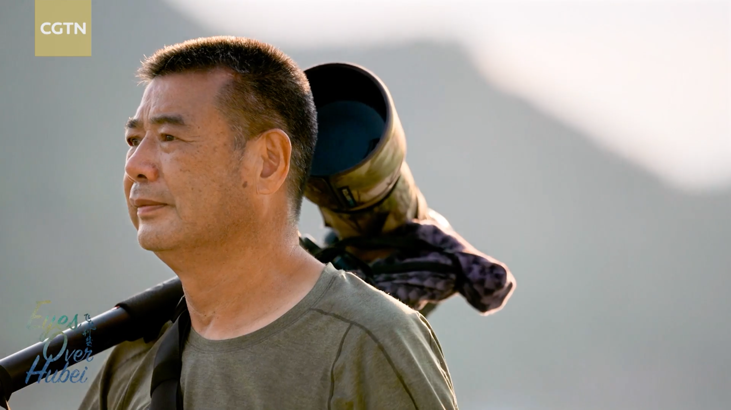 Yang He, a porpoise photographer. /CGTN
