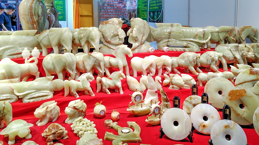 Various Palestinian handicrafts are on display at the 11th China (Shenzhen) International Cultural Industries Fair in Shenzhen, Guangdong Province, May 14, 2015. /CFP