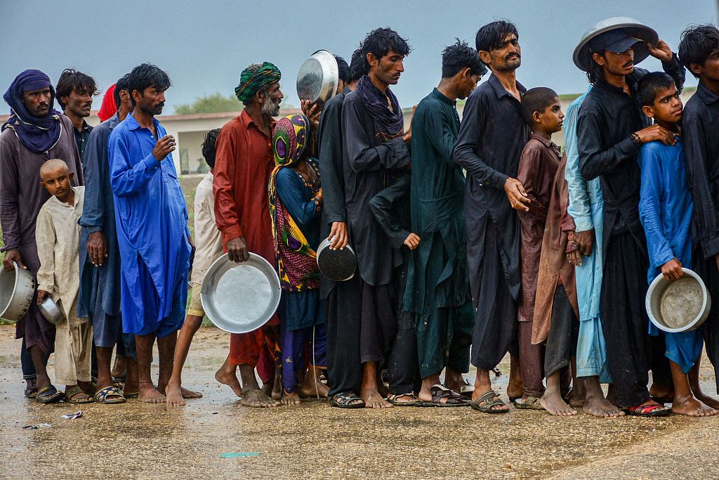 Cyclone evacuees wait to receive food near a temporary shelter at a school in a coastal area in Sujawal, Sindh province, Pakistan, June 15, 2023. /CFP 