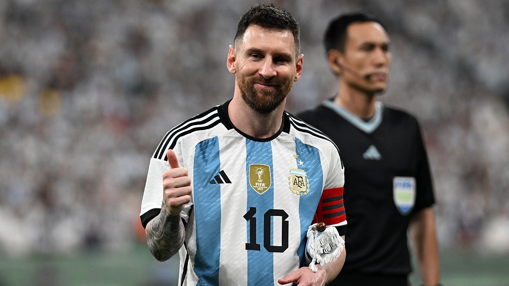 Lionel Messi thumbs up prior to the international friendly match between Argentina and Australia at the new Workers' Stadium in Beijing, China, June 15, 2023. /CFP