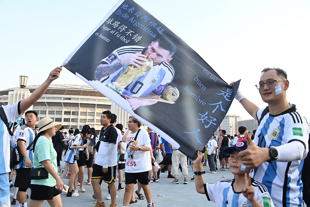 Fans look on during the friendly between Argentina and Australia at the Workers' Stadium in Beijing, June 15, 2023. /CFP