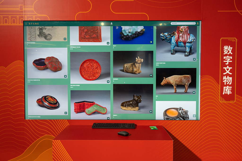 The Digital Relics Collection of the Palace Museum on exhibition at the China International Fair for Trade in Services, September 4, 2021. /CFP