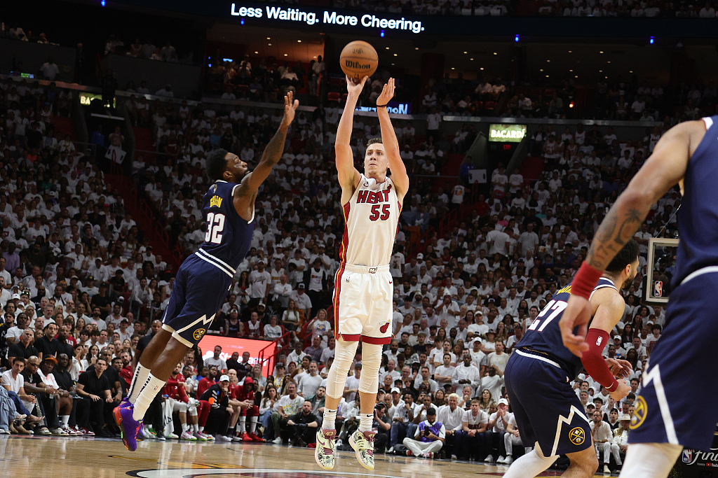 Duncan Robinson (#55) of the Miami Heat shoots in Game 4 of the NBA Finals against the Denver Nuggets at the Kaseya Center in Miami, Florida, June 9, 2023. /CFP