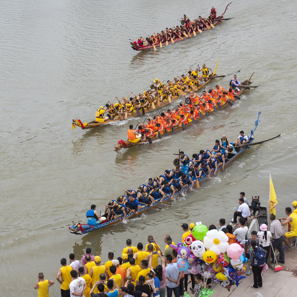 People train for dragon boat races ahead of the upcoming traditional Dragon Boat Festival in Ganzhou, Jiangxi Province, on June 15, 2023. /CFP