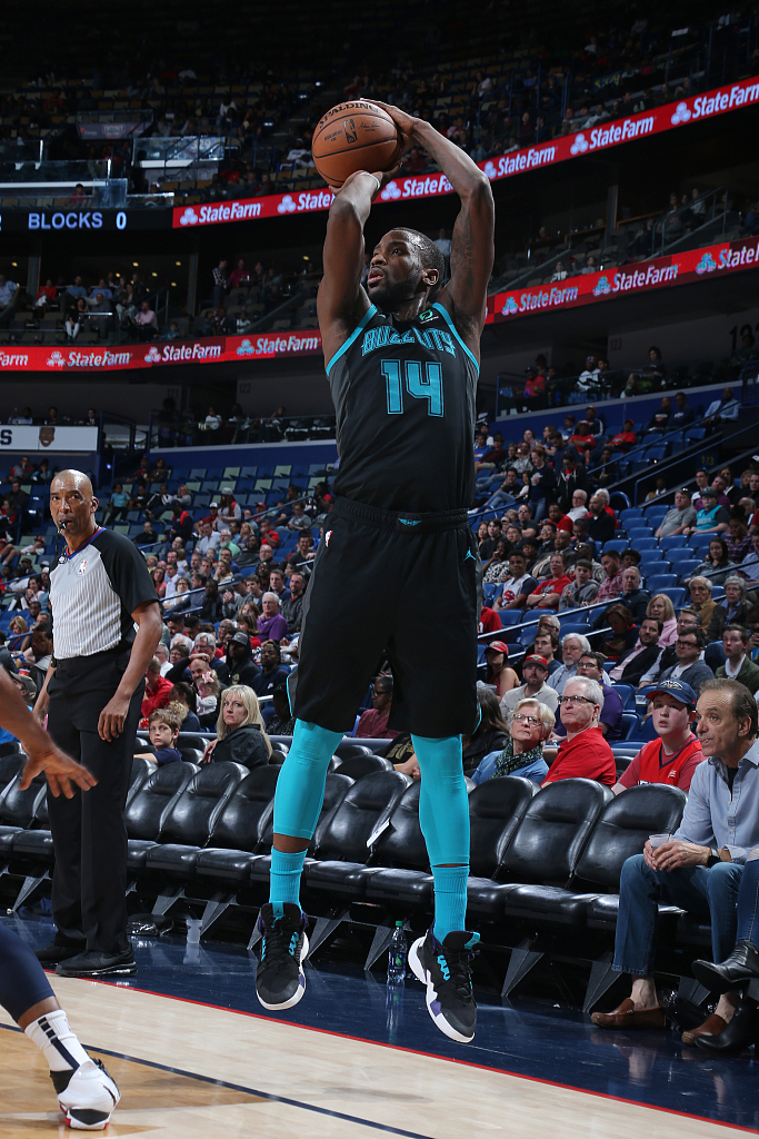 Michael Kidd-Gilchrist of the Charlotte Hornets shoots in the game against the New Orleans Pelicans at the Smoothie King Center in New Orleans, Louisiana, April 3, 2019. /CFP 