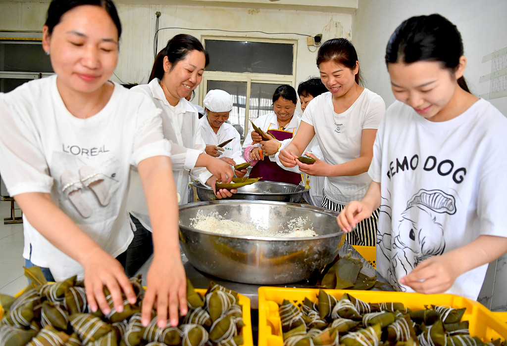 Residents of a village make zongzi together to prepare for the upcoming Dragon Boat Festival in Bozhou city, Anhui Province, on June 16, 2023. /CFP
