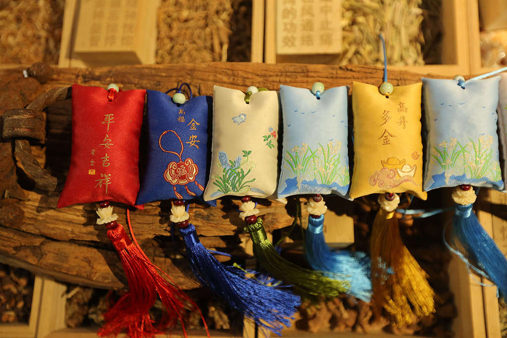 Traditional sachets are prepared to welcome the Duanwu Festival in Zhuquan Village, Xinnan County, Shandong Province, on June 18, 2023. /CFP