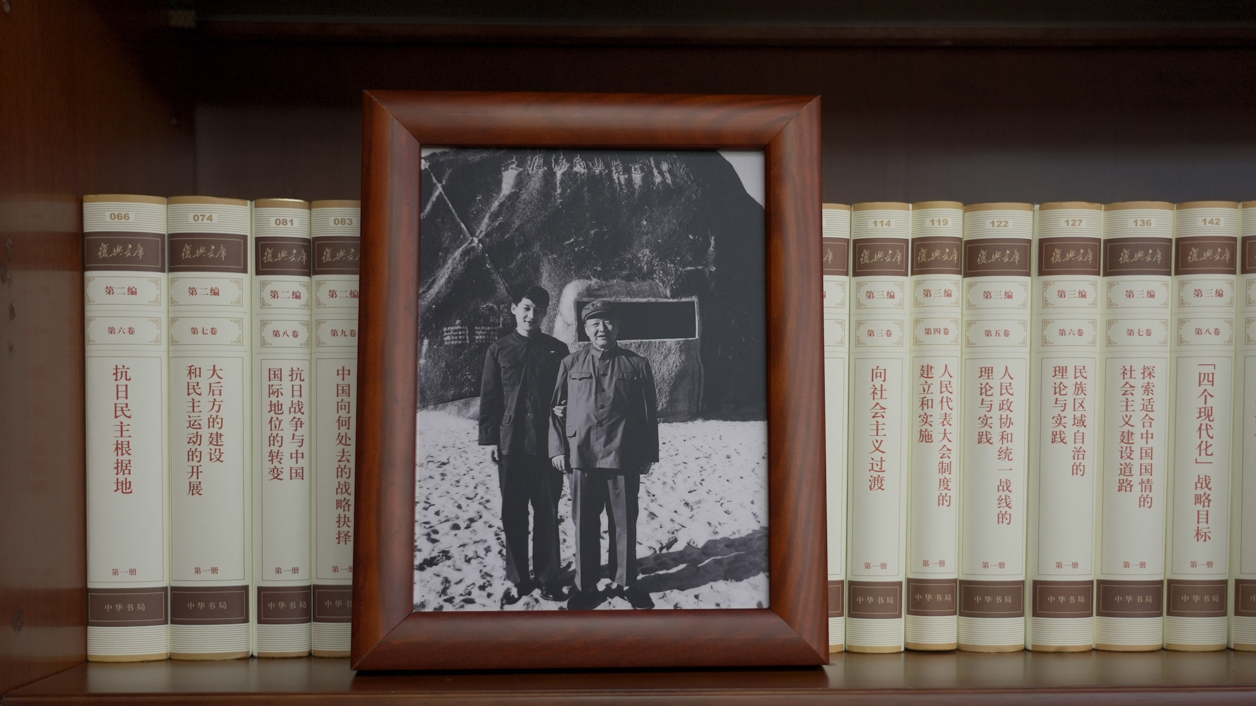 A photo showing Xi Jinping (L) and his father Xi Zhongxun in Sanya, south China's Hainan Province. /CMG