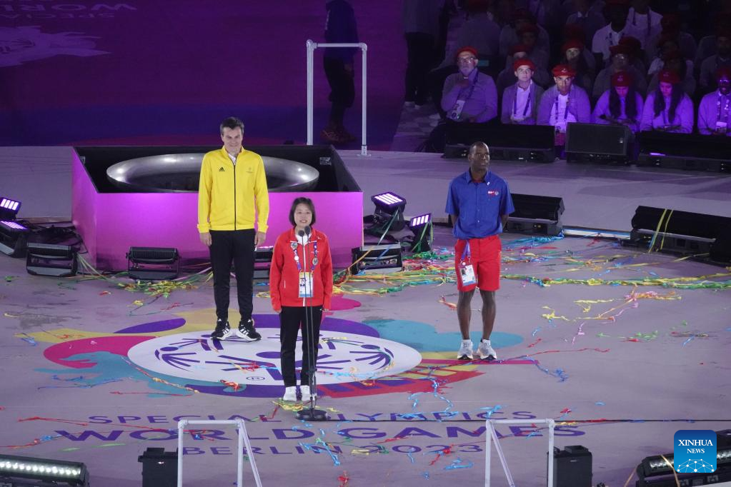 China's Artistic Gymnastics coach Gao Chengshuang (Front), representative of coaches, takes an oath during the opening ceremony of the 2023 Special Olympics World Games in Berlin, Germany, June 17, 2023.  /Xinhua